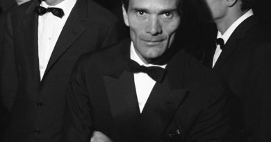 Pier Paolo Pasolini.           Sotto gli occhi del mondo